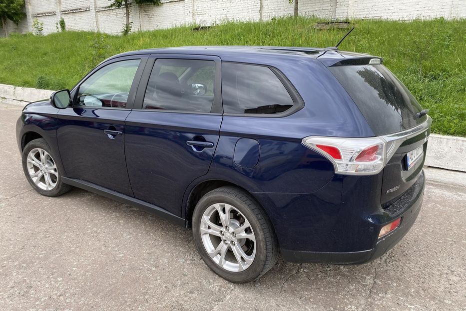 Продам Mitsubishi Outlander 2014 года в Киеве