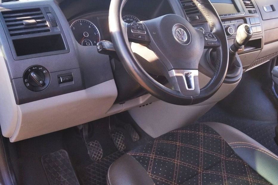 Продам Volkswagen T5 (Transporter) пасс. 2013 года в Одессе