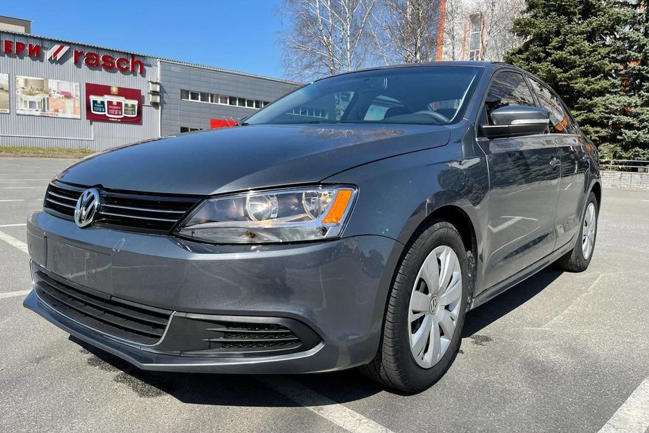 Продам Volkswagen Jetta 2013 года в Киеве