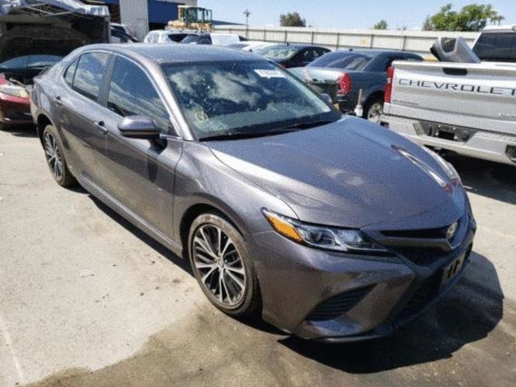 Продам Toyota Camry 2020 года в Киеве