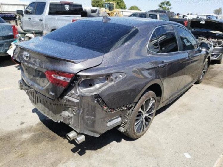 Продам Toyota Camry 2020 года в Киеве
