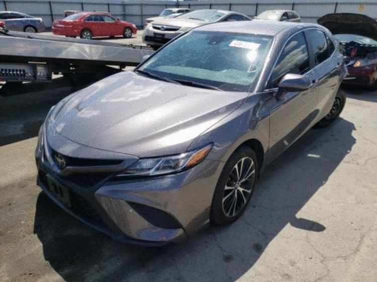 Продам Toyota Camry 2020 года в Киеве