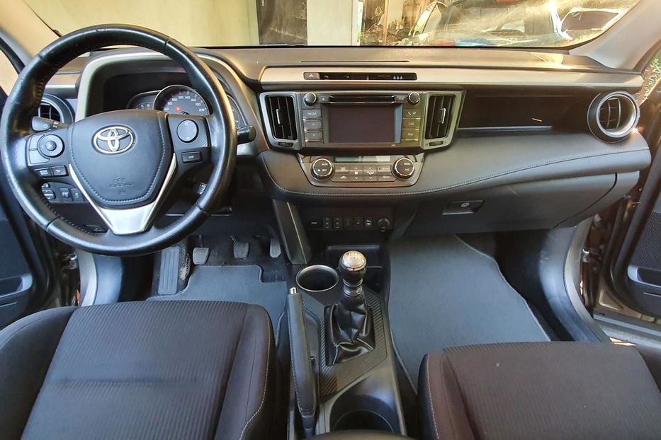 Продам Toyota Rav 4 2013 года в Сумах