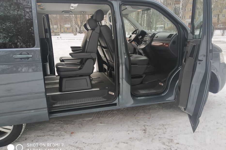 Продам Volkswagen Multivan highline 2008 года в Донецке