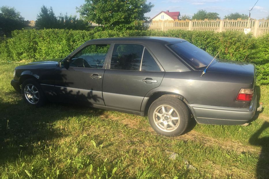 Продам Mercedes-Benz E-Class E220 1995 года в Луцке