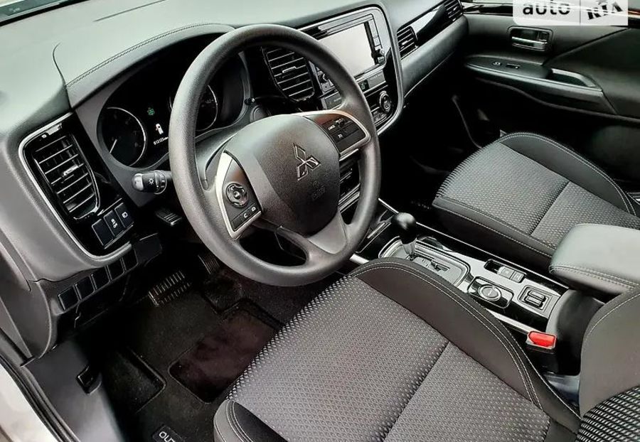 Продам Mitsubishi Outlander 2018 года в Киеве