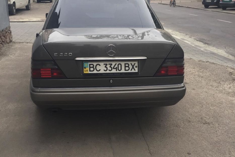 Продам Mercedes-Benz 220 1995 года в Львове