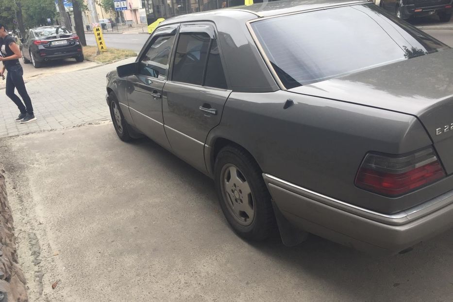 Продам Mercedes-Benz 220 1995 года в Львове