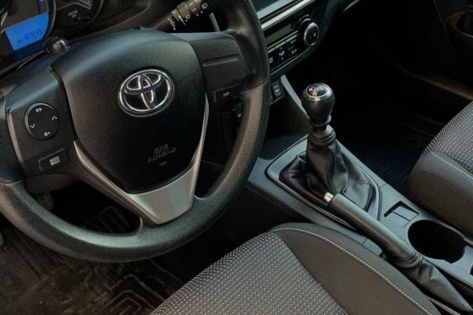 Продам Toyota Auris 2013 года в Виннице