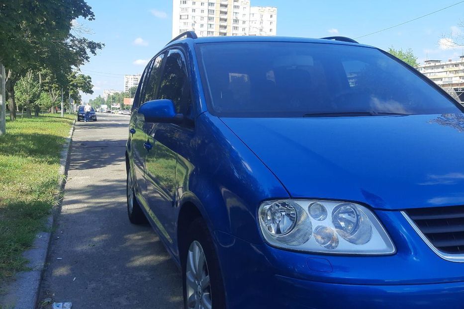 Продам Volkswagen Touran 2005 года в Киеве