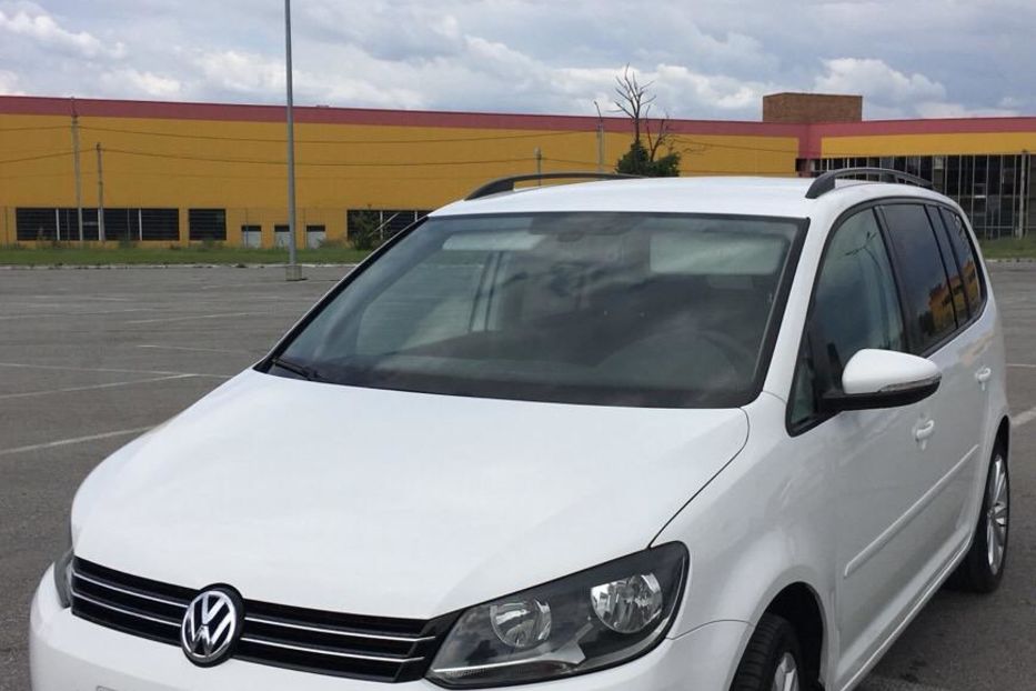 Продам Volkswagen Touran 2,0 дизель 140лс 2013 года в Черновцах