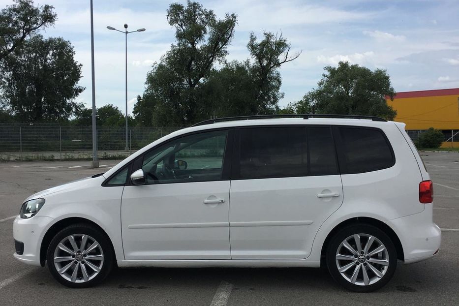 Продам Volkswagen Touran 2,0 дизель 140лс 2013 года в Черновцах