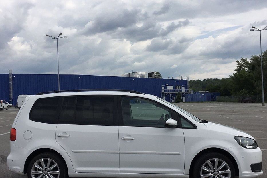 Продам Volkswagen Touran 2,0 дизель 140лс 2013 года в Черновцах