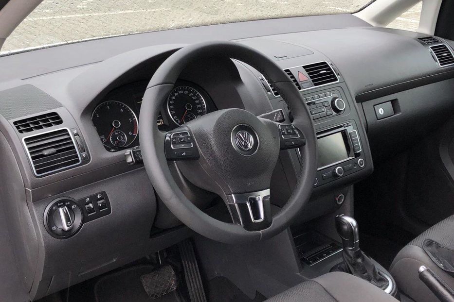 Продам Volkswagen Touran 2,0 дизель 140лс 2013 года в Черновцах