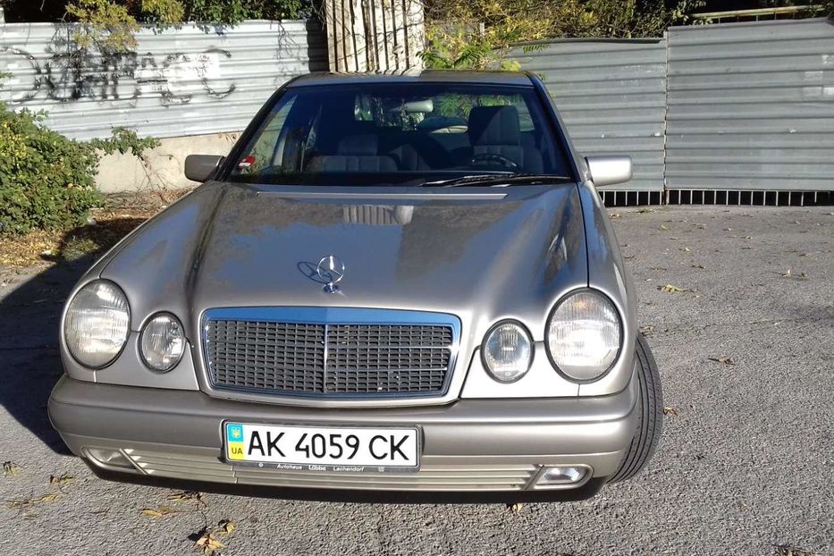 Продам Mercedes-Benz E-Class 220 1998 года в г. Ялта, АР Крым