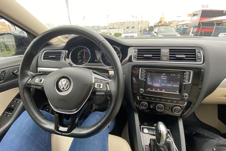 Продам Volkswagen Jetta SEL Premium 2015 года в Львове