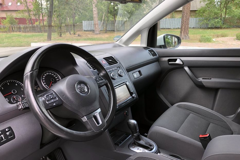 Продам Volkswagen Touran Bluemotion 2014 года в Киеве