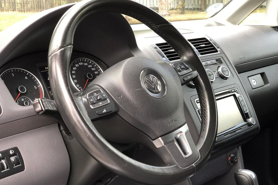 Продам Volkswagen Touran Bluemotion 2014 года в Киеве