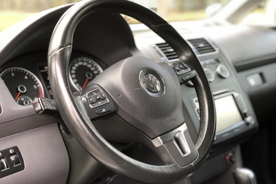 Продам Volkswagen Touran Bluemotion 2014 года в Киеве