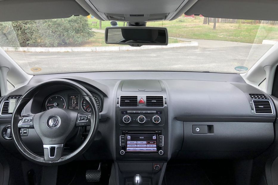 Продам Volkswagen Touran Bluemotion 2014 года в Киеве