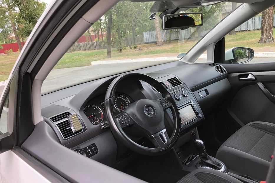 Продам Volkswagen Touran Bluemotion 2014 года в Киеве