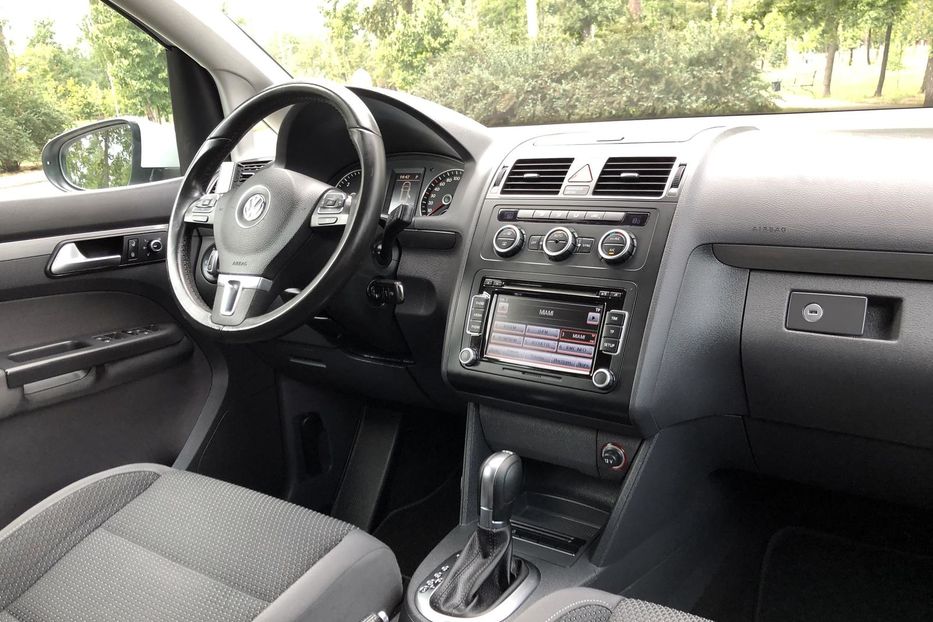 Продам Volkswagen Touran Bluemotion 2014 года в Киеве