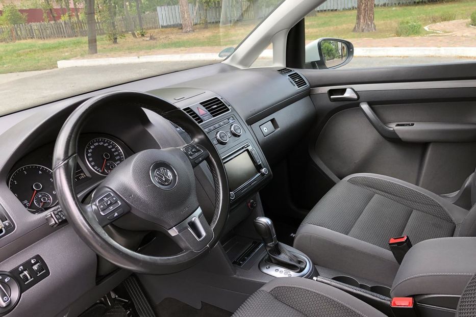 Продам Volkswagen Touran Bluemotion 2014 года в Киеве