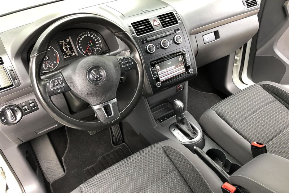 Продам Volkswagen Touran Bluemotion 2014 года в Киеве