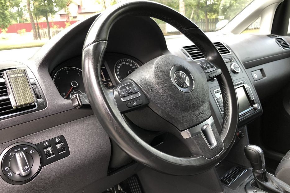 Продам Volkswagen Touran Bluemotion 2014 года в Киеве