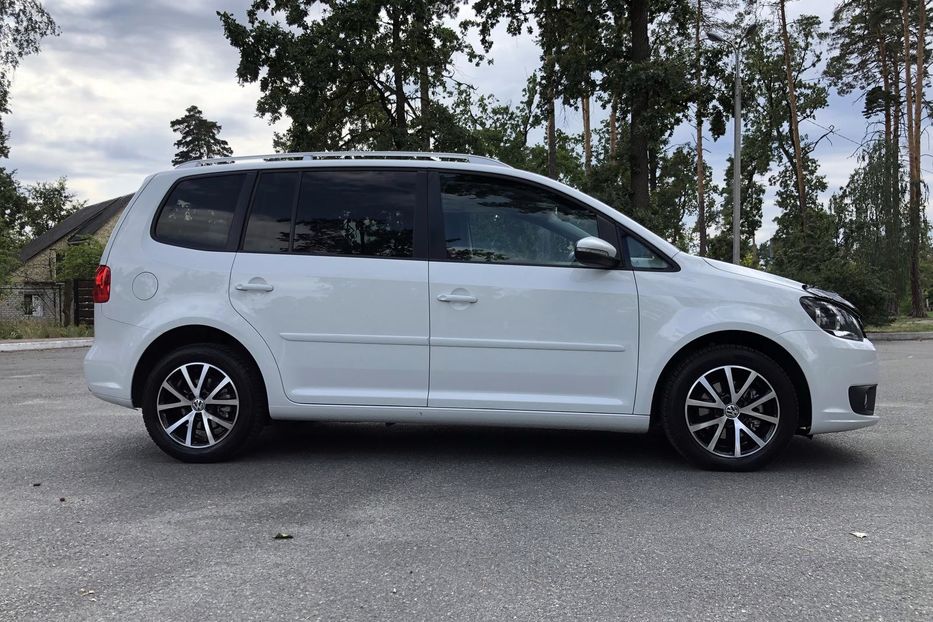 Продам Volkswagen Touran Bluemotion 2014 года в Киеве