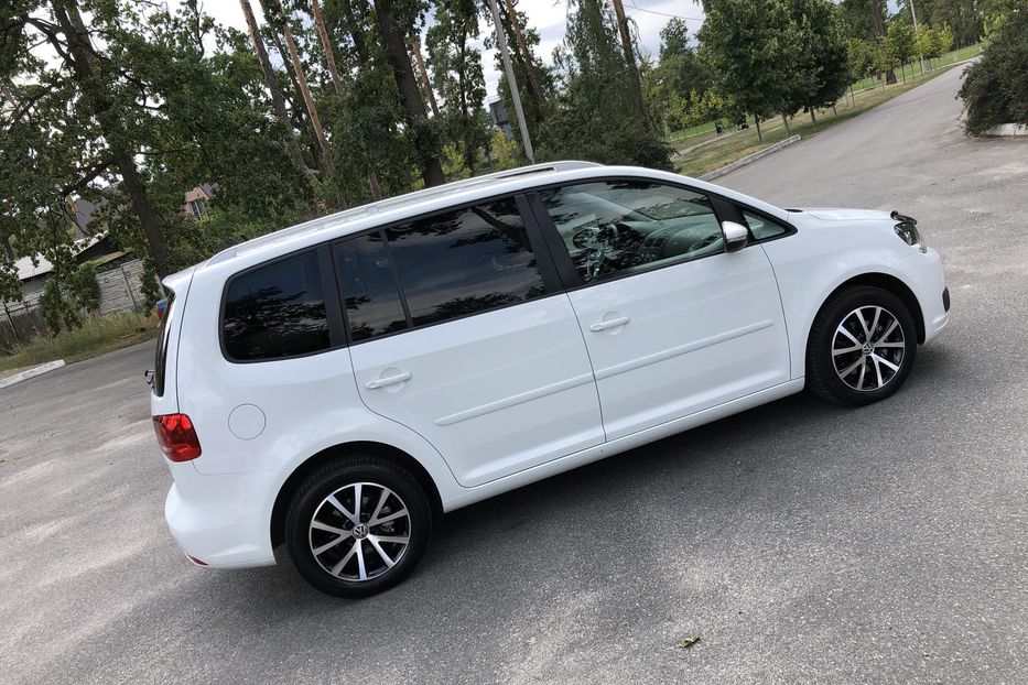 Продам Volkswagen Touran Bluemotion 2014 года в Киеве