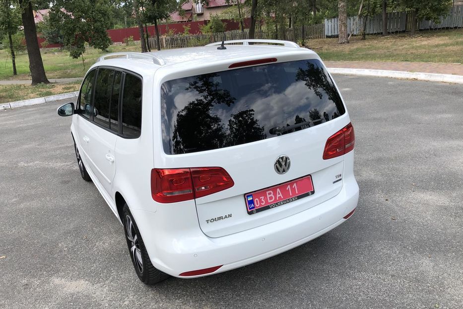 Продам Volkswagen Touran Bluemotion 2014 года в Киеве