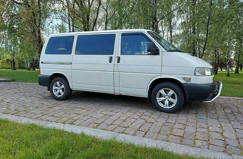 Продам Volkswagen T4 (Transporter) пасс. 2002 года в Киеве