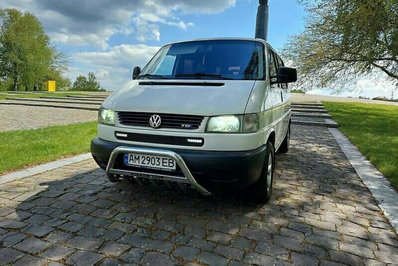 Продам Volkswagen T4 (Transporter) пасс. 2002 года в Киеве