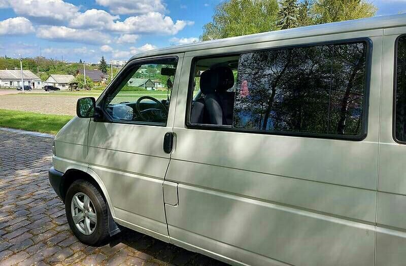 Продам Volkswagen T4 (Transporter) пасс. 2002 года в Киеве