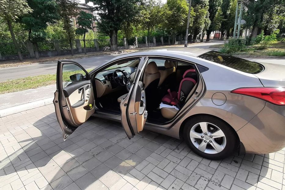 Продам Hyundai Elantra 2012 года в г. Кривой Рог, Днепропетровская область