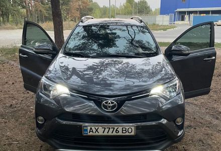 Продам Toyota Rav 4 2016 года в Харькове