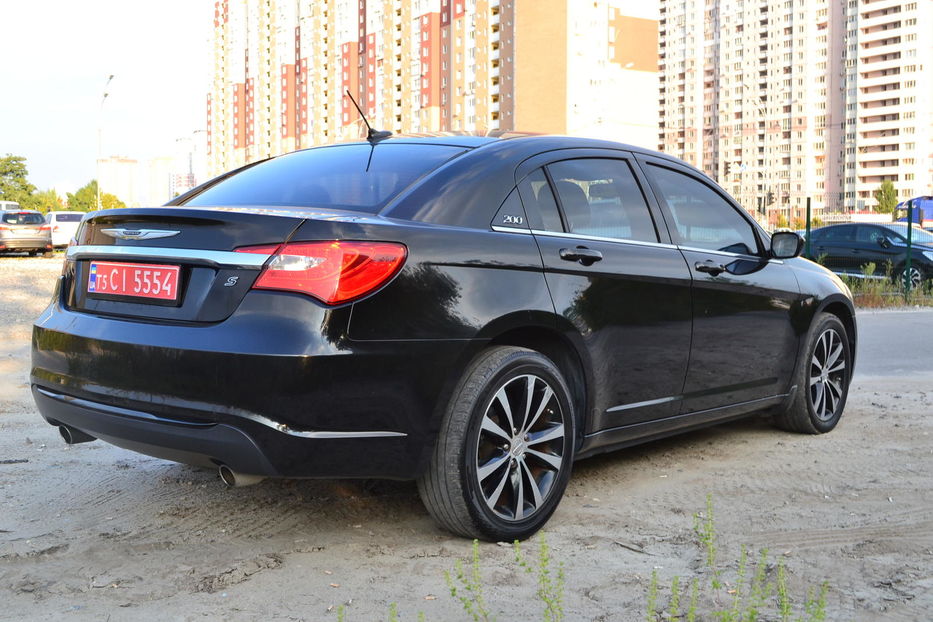 Продам Chrysler 200 2012 года в Киеве