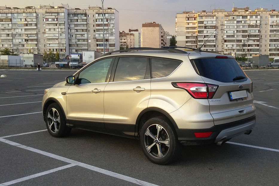 Продам Ford Escape SEL 2018 года в Киеве