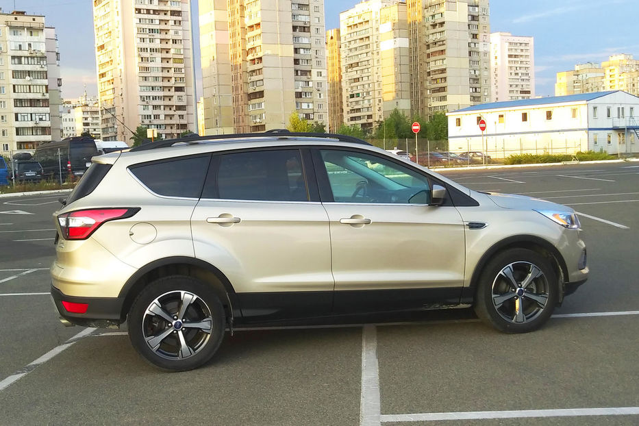 Продам Ford Escape SEL 2018 года в Киеве