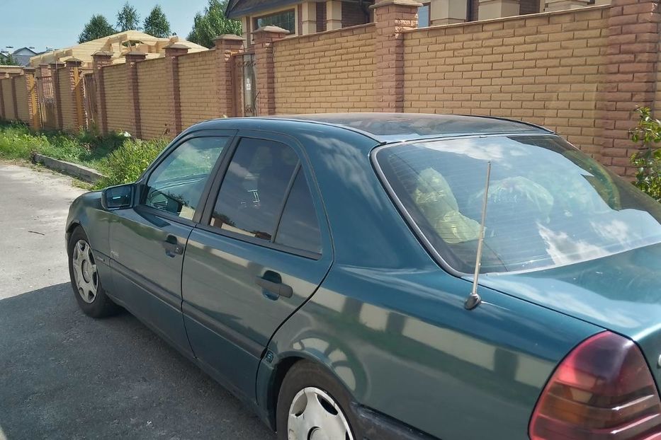 Продам Mercedes-Benz 220 1995 года в Киеве