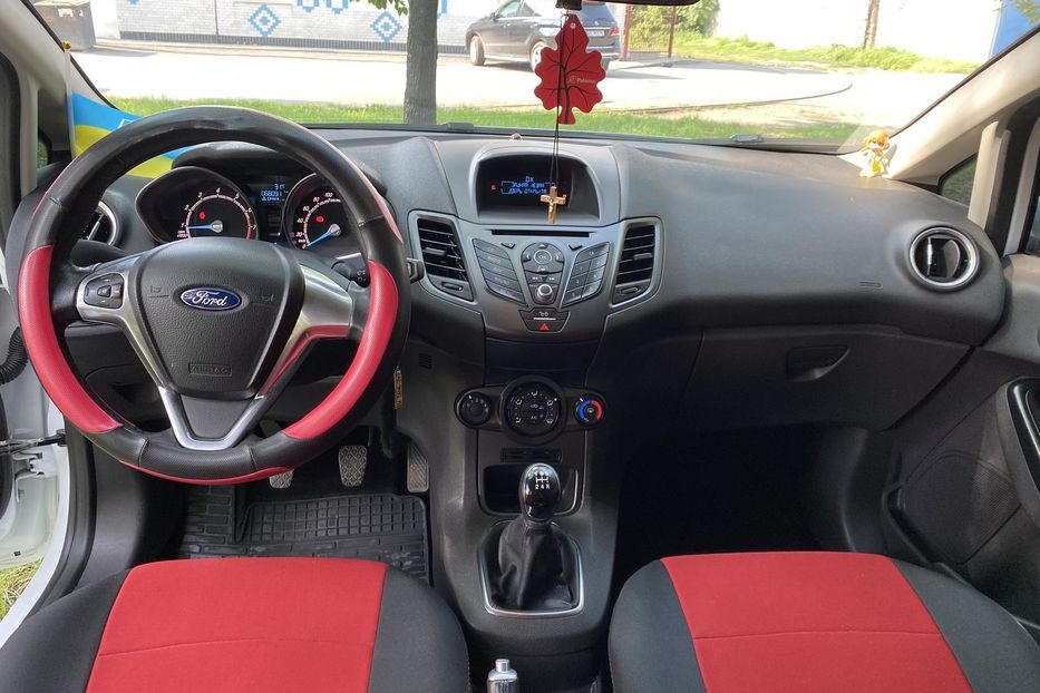 Продам Ford Fiesta 2015 года в Днепре