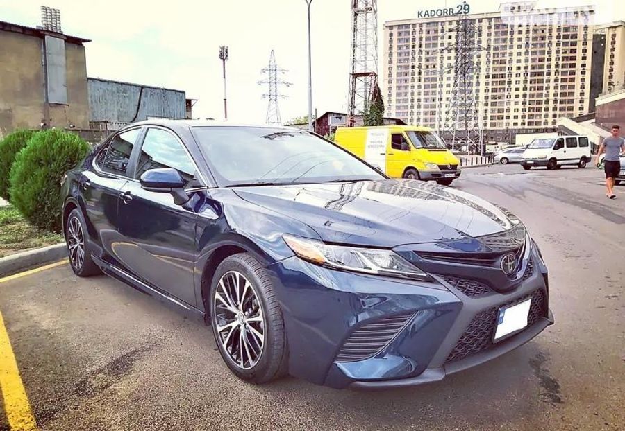 Продам Toyota Camry SE 2018 года в Одессе