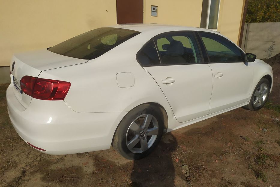 Продам Volkswagen Jetta 2013 года в Киеве