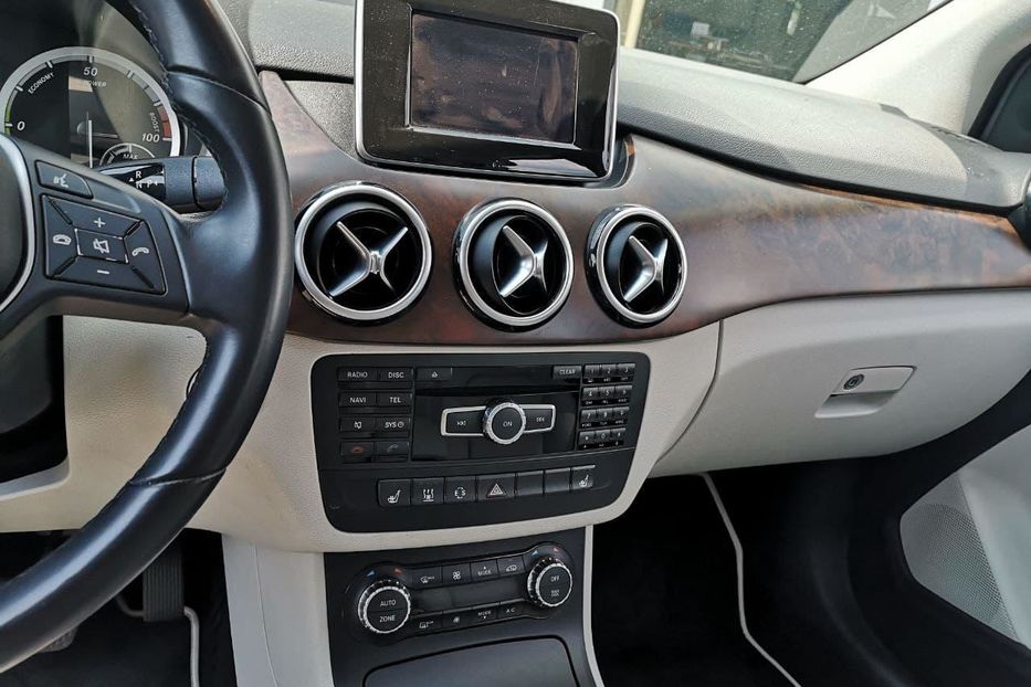 Продам Mercedes-Benz B 200 2014 года в Киеве
