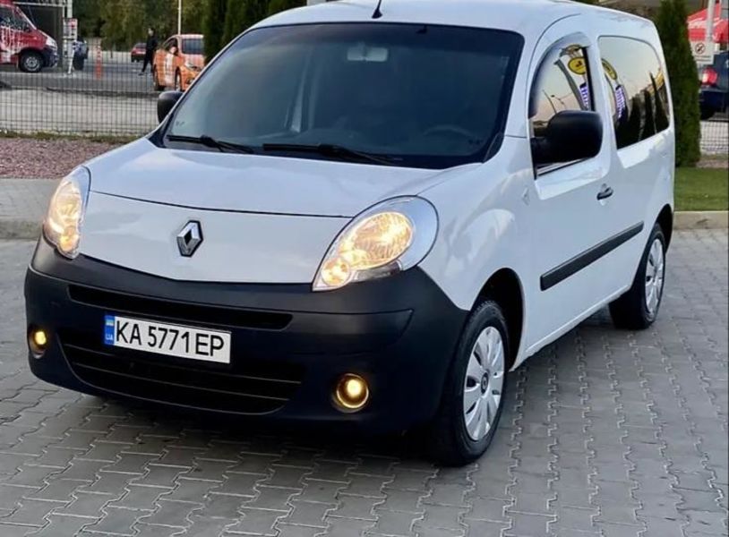 Продам Renault Kangoo пасс. 2010 года в Киеве