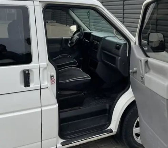 Продам Volkswagen T4 (Transporter) пасс. 2002 года в Киеве