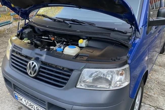 Продам Volkswagen T5 (Transporter) пасс. 2008 года в Киеве