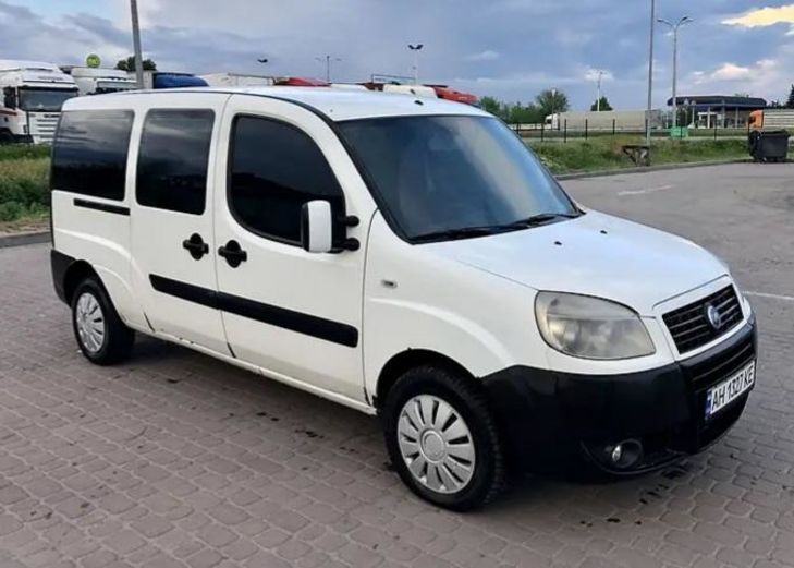 Продам Fiat Doblo пасс. 2006 года в Киеве