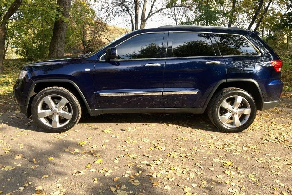 Продам Jeep Grand Cherokee Overland 2012 года в Чернигове